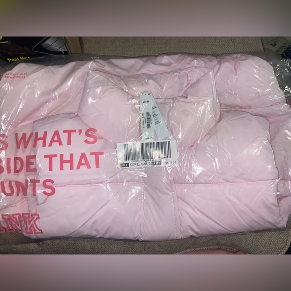 NWT PINK Victoria's Secret pink marshamallow puffer vest - Picture 5 of 5